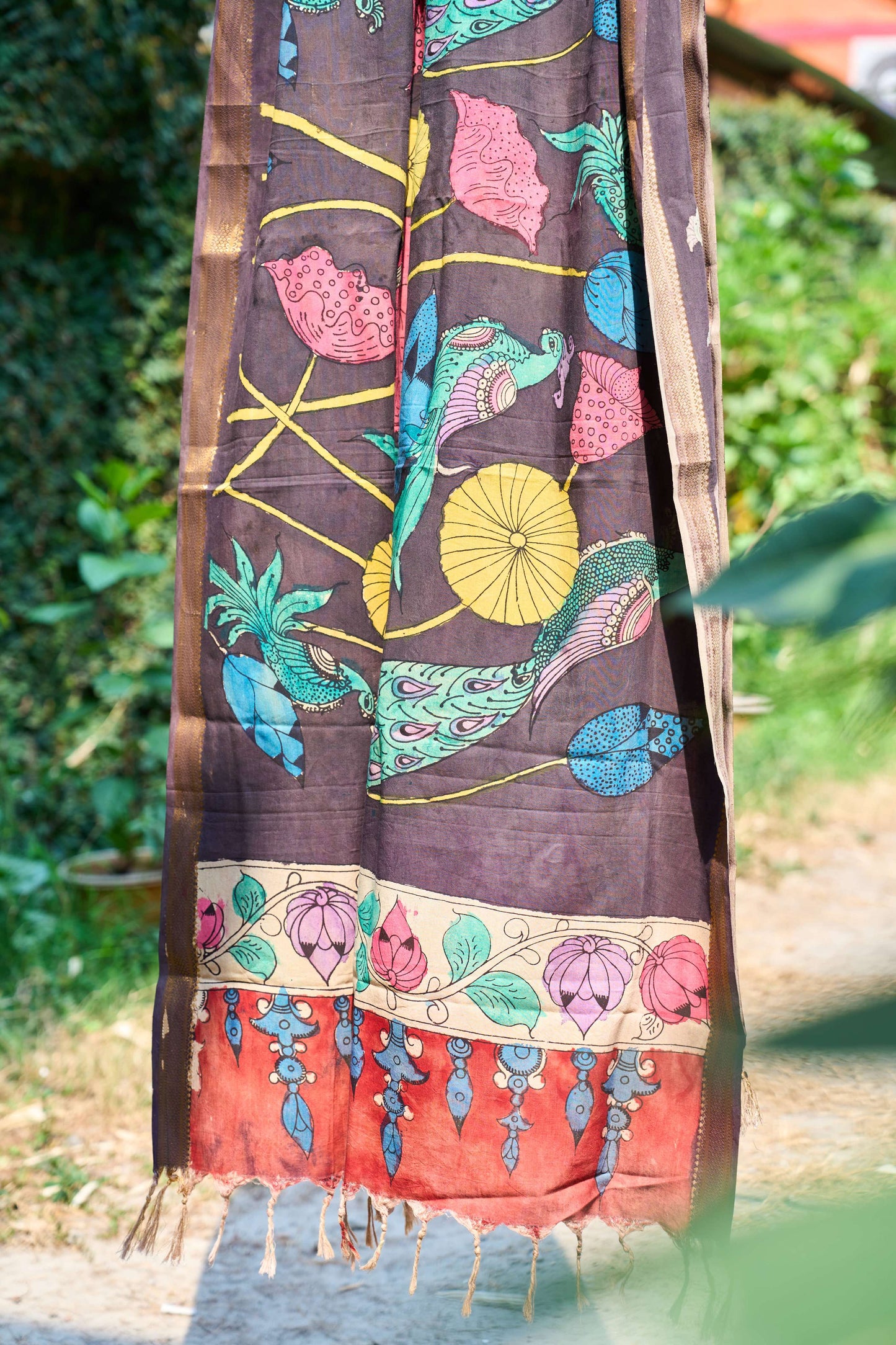 Black Maheshwari Silk Kalamkari Dupatta – Black Bloom – handcrafted silk – Handcrafted in India